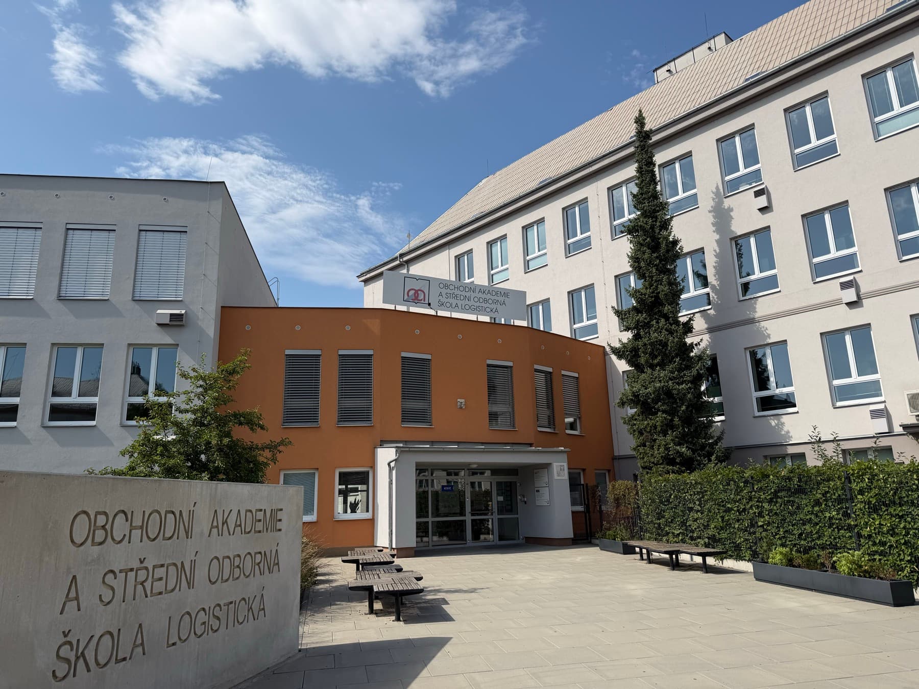 Hlavní budova OA a SOŠL Opava v ulici Hany Kvapilové
